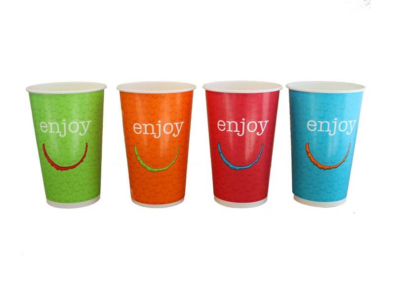 Vasos de cartón diseñados especialmente para bebidas frías, disponibles en capacidades de 540 ml, 680 ml y 1000 ml. Fabricados con materiales resistentes y seguros para el contacto con alimentos, son ideales para refrescos, jugos, y otras bebidas frías en eventos, cafeterías y establecimientos de comida rápida.
